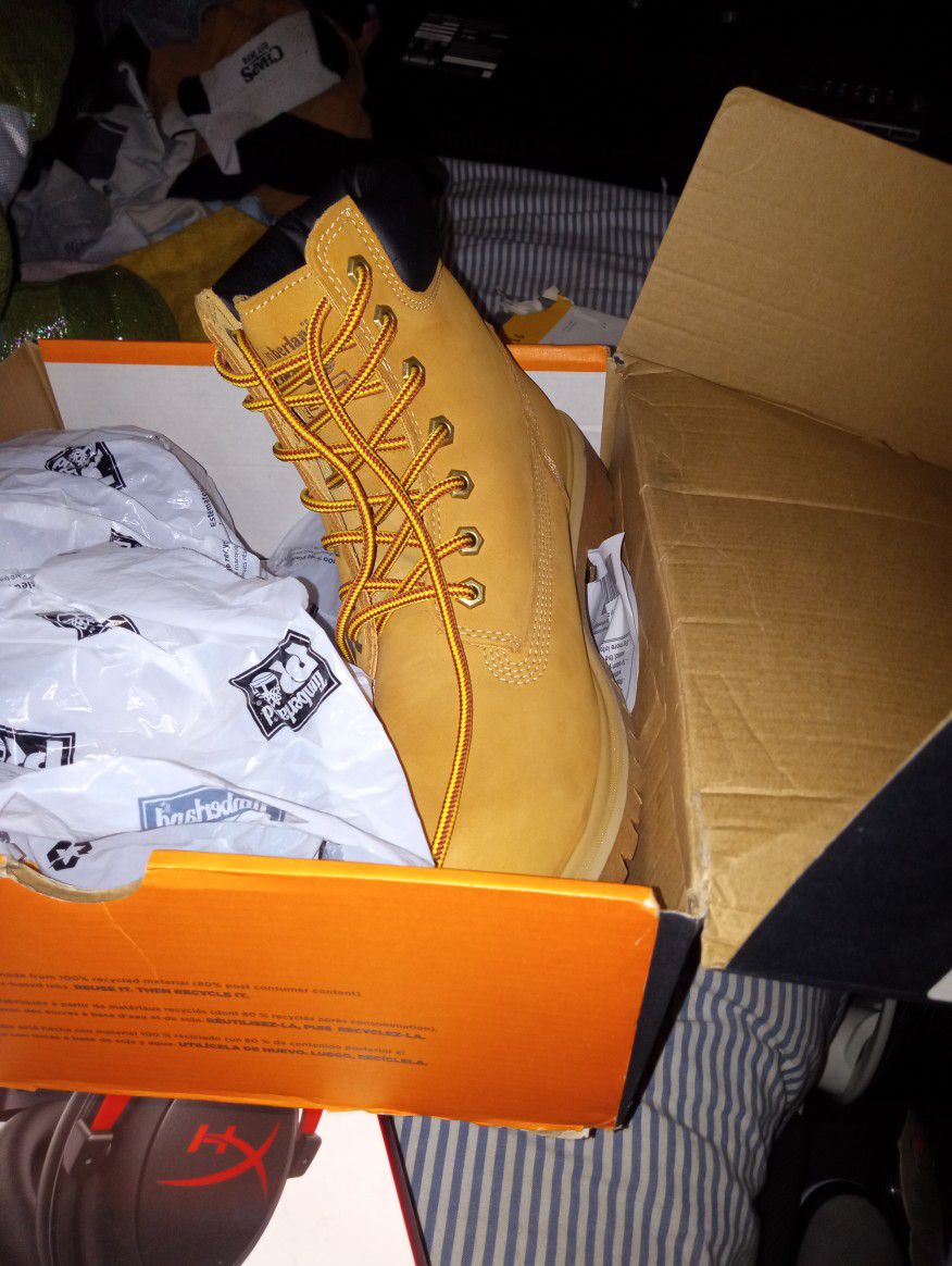 Size 9. 1/2 Woman's Tims (Brand New)