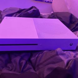 Xbox One s (runs Fine)