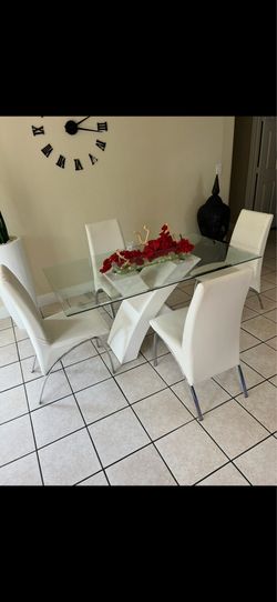 Dining table with for chairs NEED TO GO ASAP
