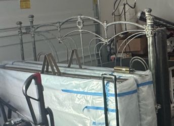 Antique wroght iron king bed