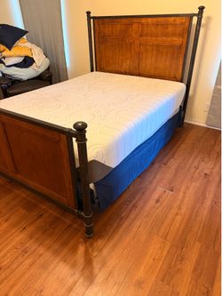 Queen FRAME ONLY and BOX wood