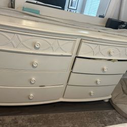 8 Drawer Dresser + Detached Mirror 