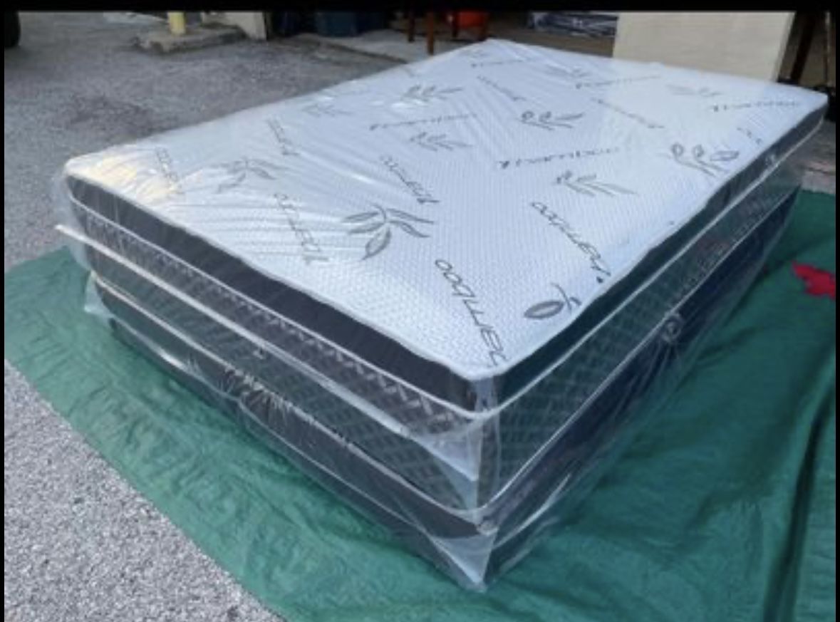 NEW Queen Mattress Pillowtap