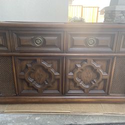 Vintage 1960s Magnavox turn table cabinet- Excellent Condition 