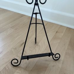 Black Metal Easel