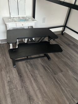 Desk/ desk topper