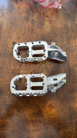 Surron Ultrabee prickly pegs