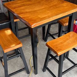 Table And 4 Barstools 
