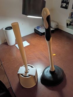 TIOLET BRUSH & PLUNGER