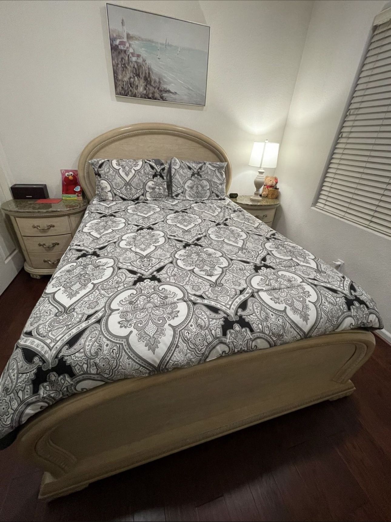 Queen Bed 🛌  $200 OBO!!!