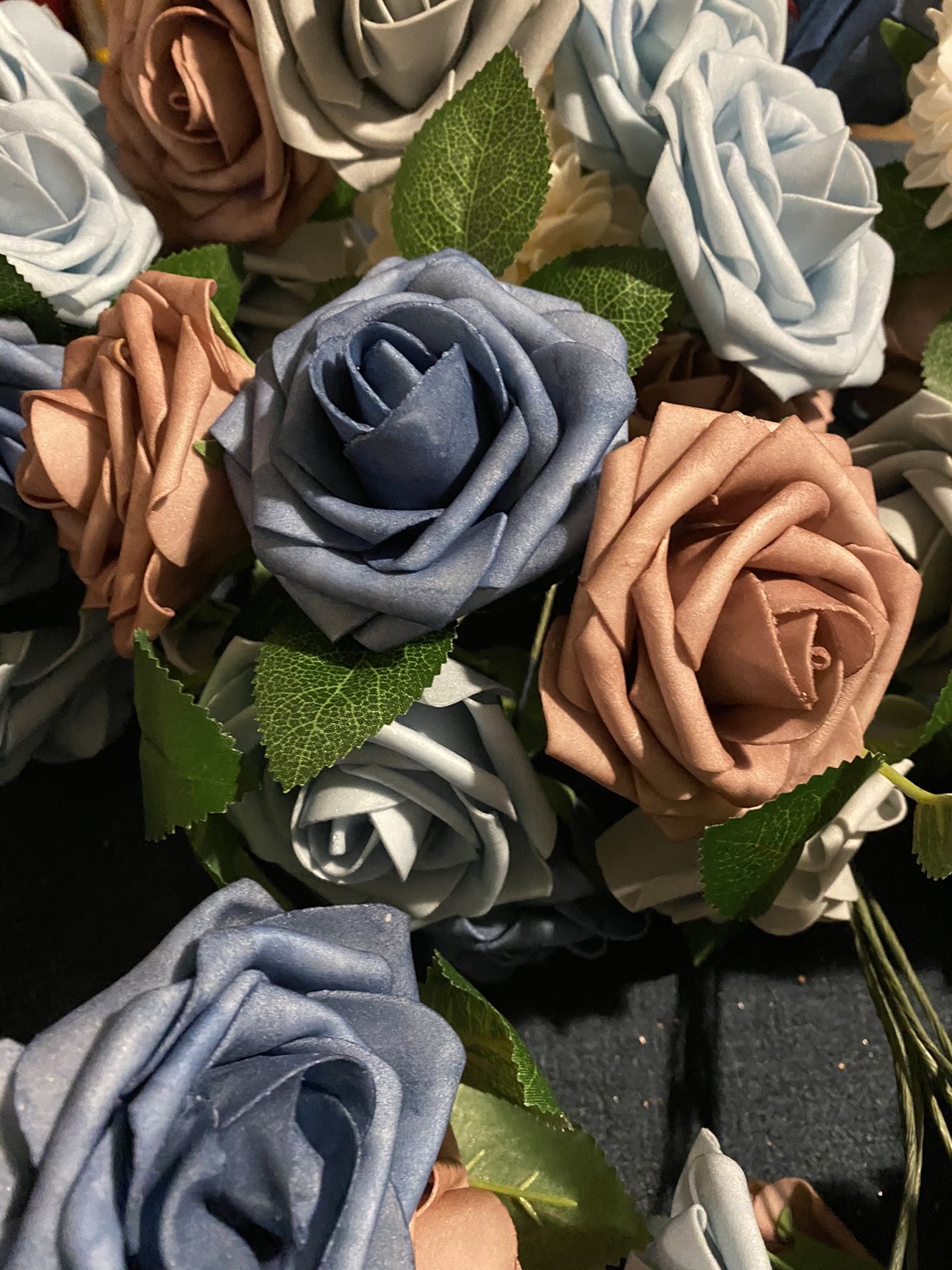 Ling’s Artificial Roses