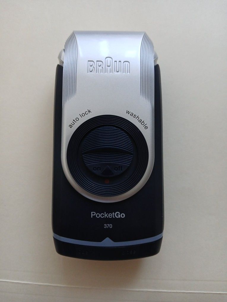 BRAUN PocketGo 370 Travel Battery Operated Shaver