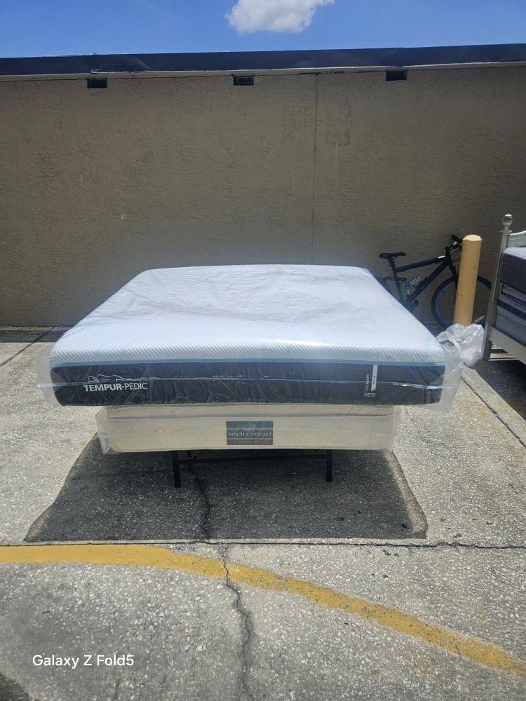 Brand New King Size Plush Tempur pedic Pro Adapt Firm Mattress In Plastics