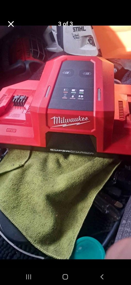 Milwaukee Rapid Super Charger  With 2 M18 Red Lithium Forge Xc8.0  Batteries 