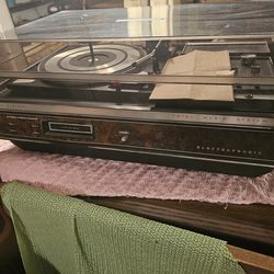 Vintage record player/8-track player