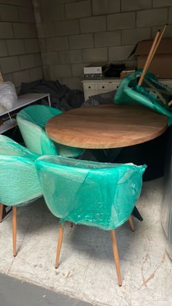 Kitchen table with 4 chairs
