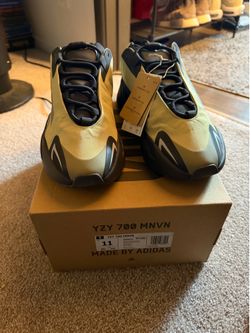 Yeezy 700 mnvn resin
