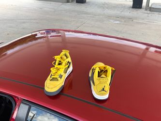 Jordan retro 4 yellow