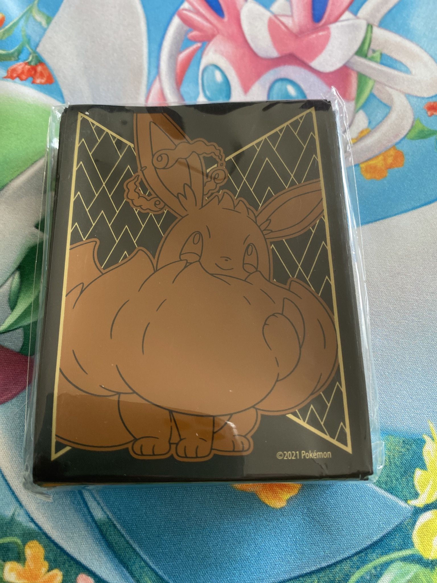 Eevee VMAX Pokemon TCG: Shining Fates Elite Trainer Box Card Sleeves - Eevee VMAX (65 Pack) - Pokemon International Card Sleeves