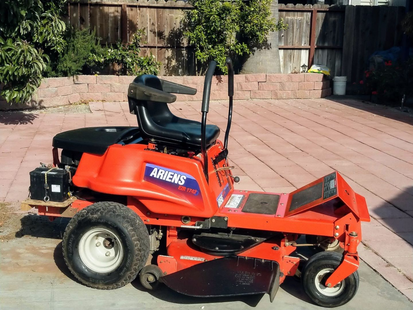 ARIENS EZR. Zero Turn Mower. for Sale in Salida, CA OfferUp