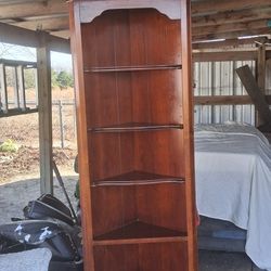 Vintage Ethan Allen Royal Charter Oak Corner Hutch – Solid Wood
​Price: $450 – $650 (Recommended starting point to allow for negotiation)