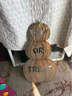 Halloween freestanding metal decoration