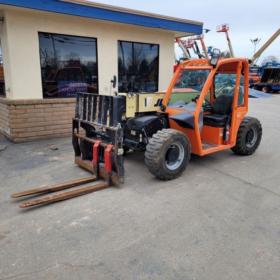 JLG 5k Reach Forklift *GREAT DEAL*