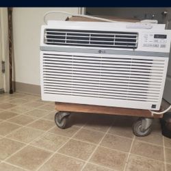 LG 10,000 AC Unit 24Wx22Lx15H