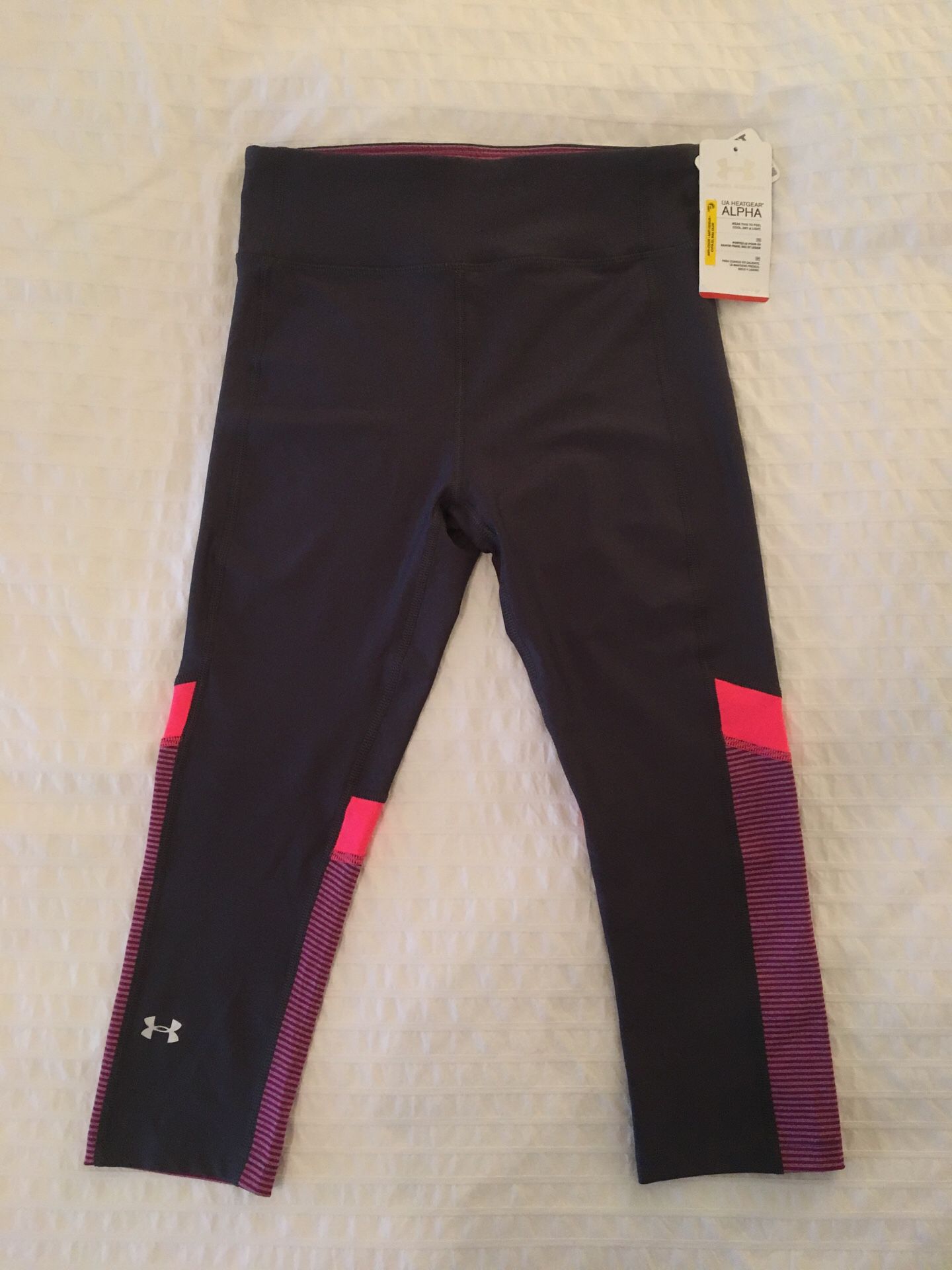 Under Armour Cropped Legging/Workout Pant - Small