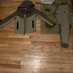 Nike Tech Set 