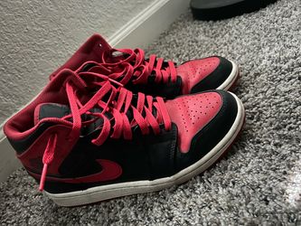 Nike High-Top Sneakers Black and Red