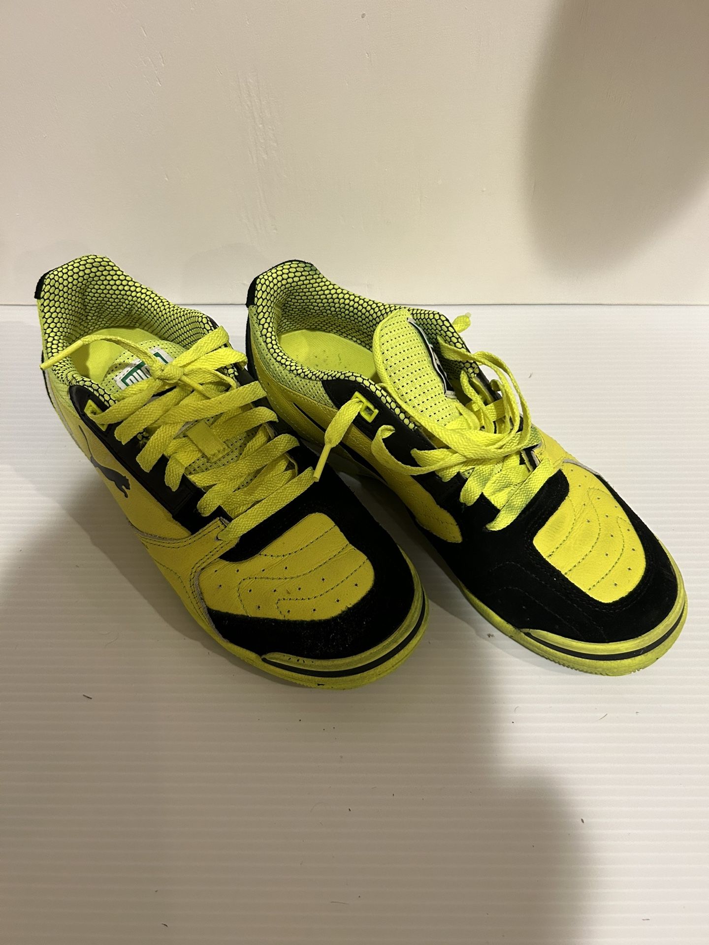 Puma Indoors- Size 7.5