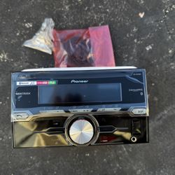 Pioneer In Dash Radio