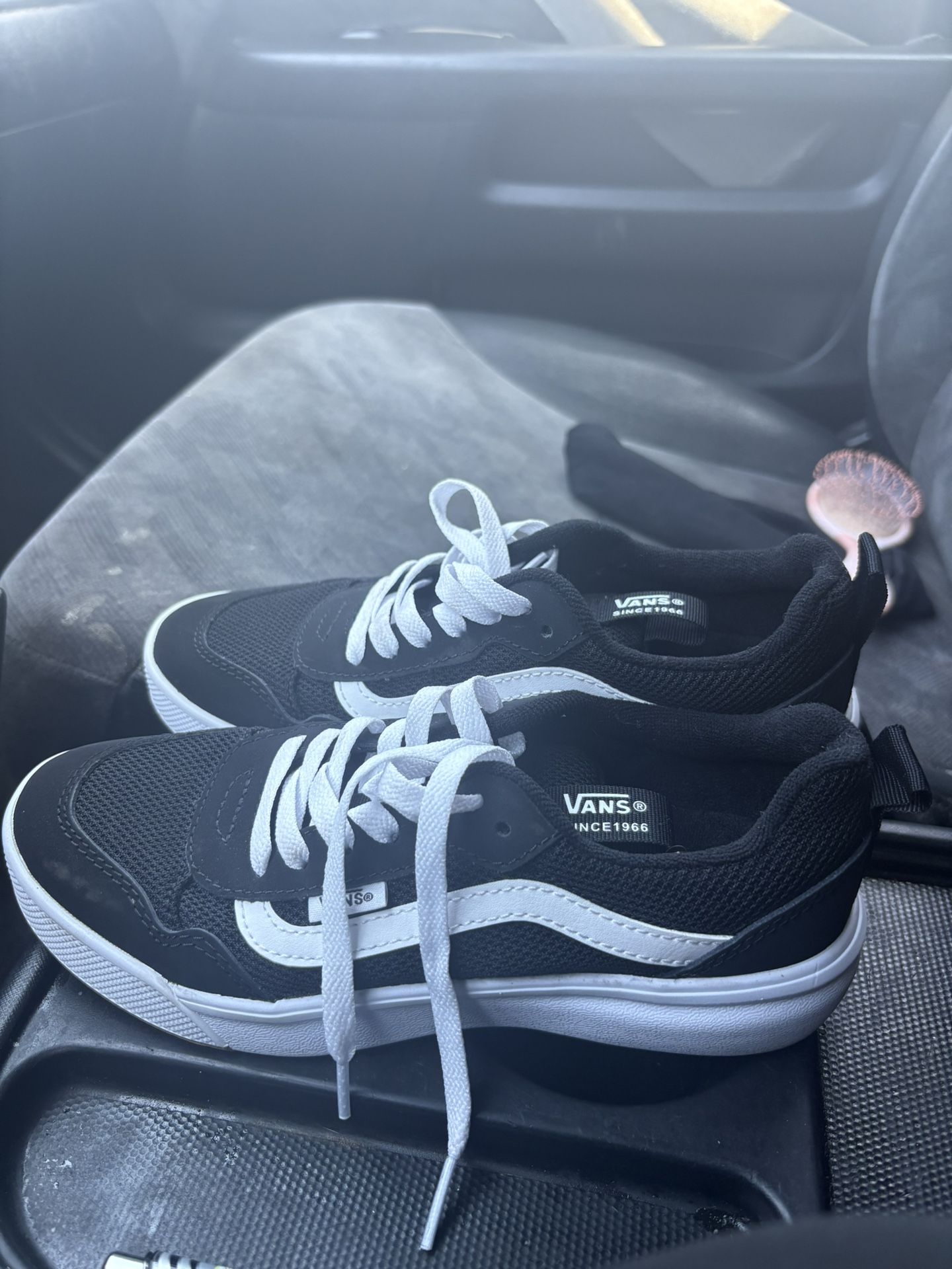vans youth size 4
