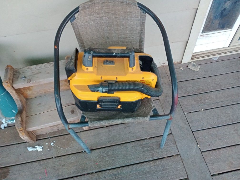 DeWalt Vacuum