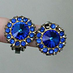 Vintage Shiny Bright Blue Rhinestone Clip On Earrings Round Silver Tone
