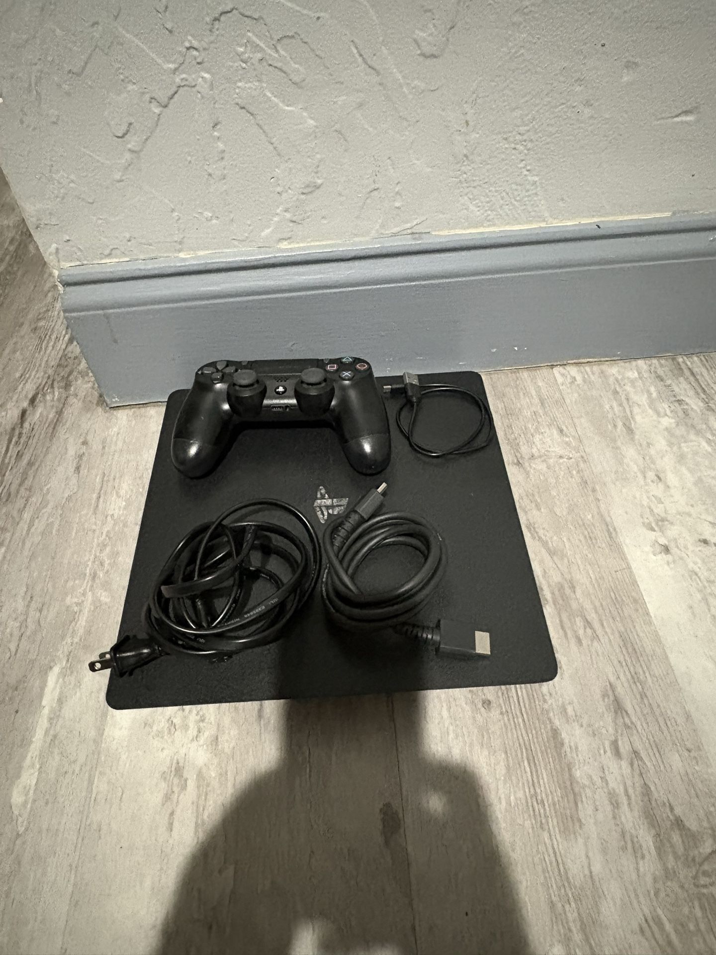 Playstation 4 Slim Mint Condition /Like New