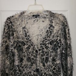 Woman’s  Button Down S Cecico Fluffy Tan & Brown Cardigan Excellent Condition.