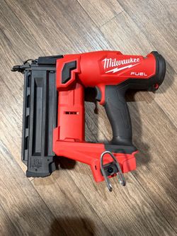 Milwaukee M18 FUEL 18-Gauge Brad Nailer