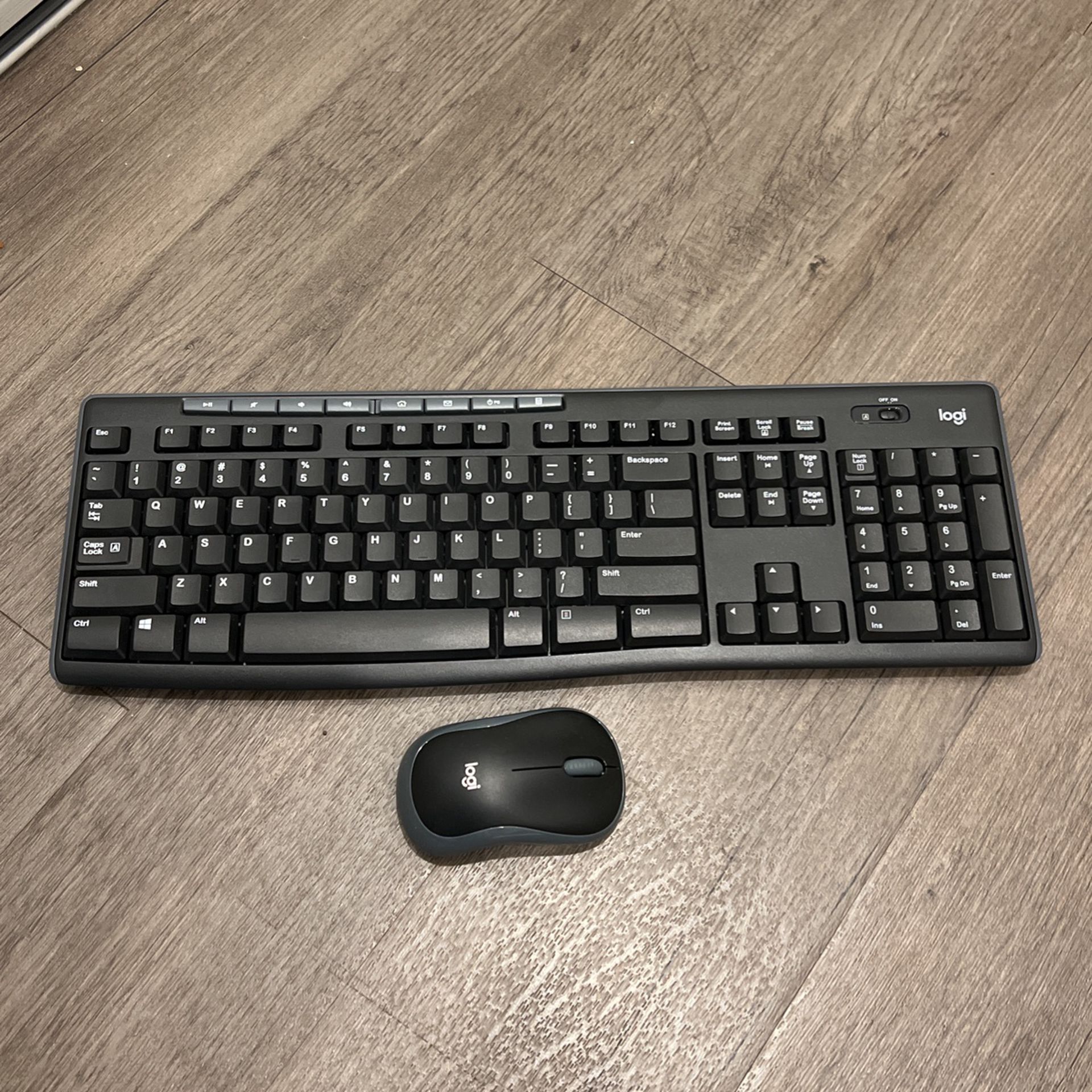 Wireless Keyboard & Mouse - Logitech 