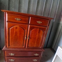 Dresser