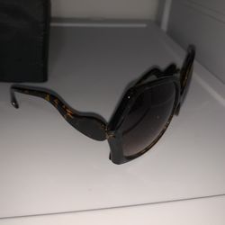 Jessica Simpson sunglasses