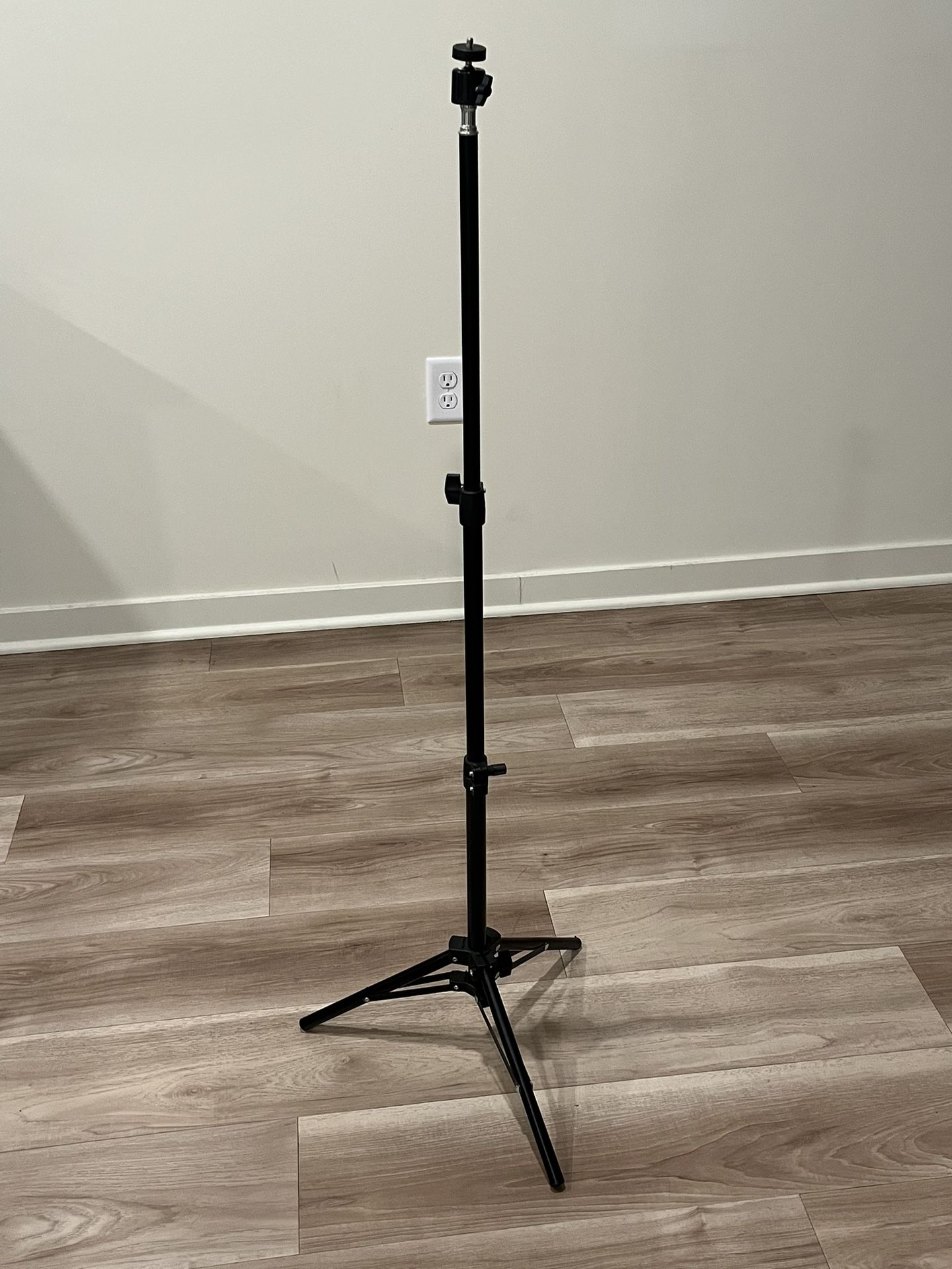 Oimzzr Universal Projector Tripod Stand Aluminum Alloy, Black