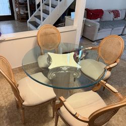 Round Dining Table 
