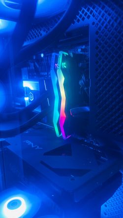Gaming Desktop - Intel Core i7-14700F - NVIDIA GeForce RTX 5070 12GB - 32GB DDR5 - 2TB PCIe 4.0 SSD - Black