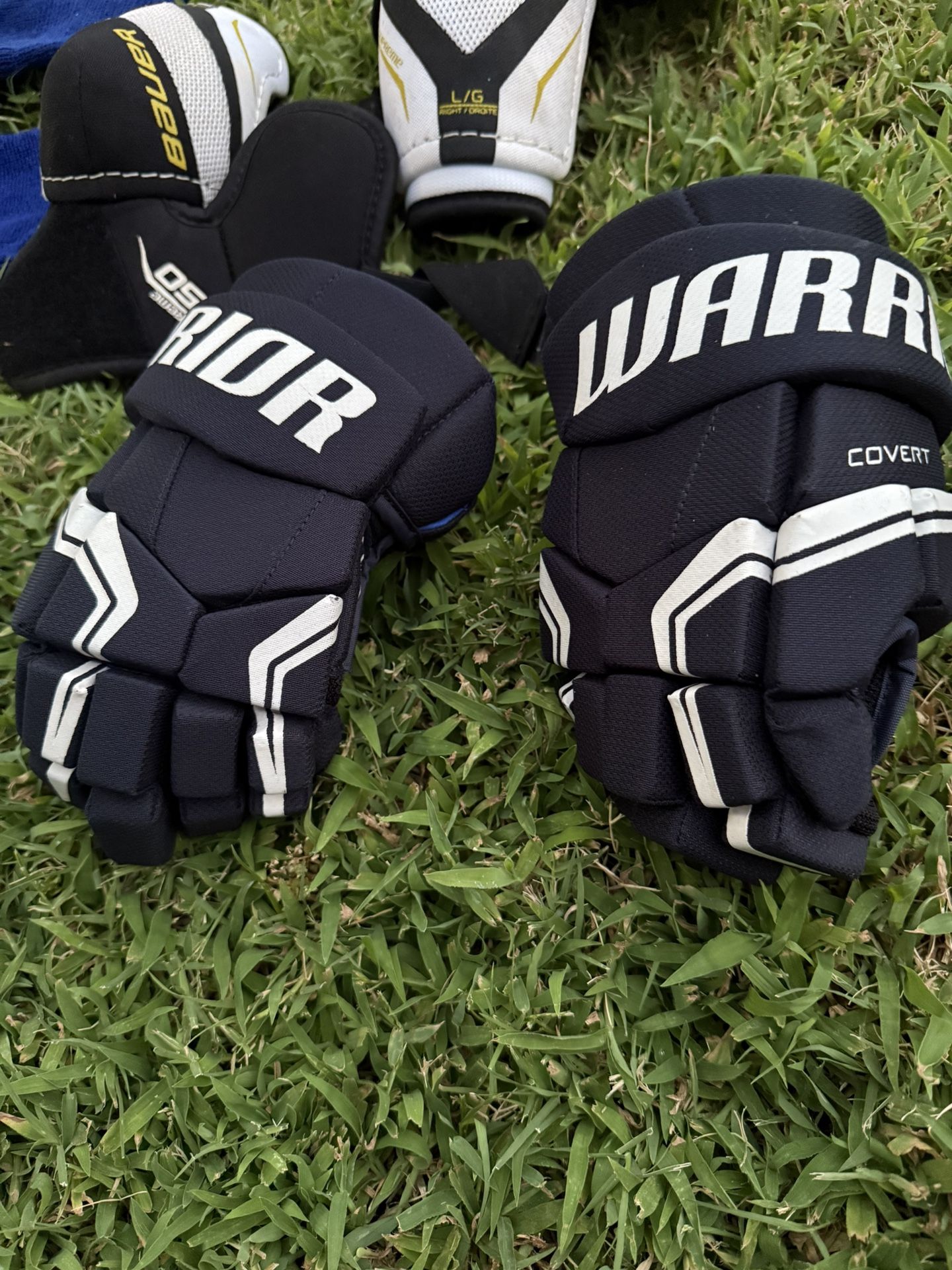 Warrior Ice hockey gloves