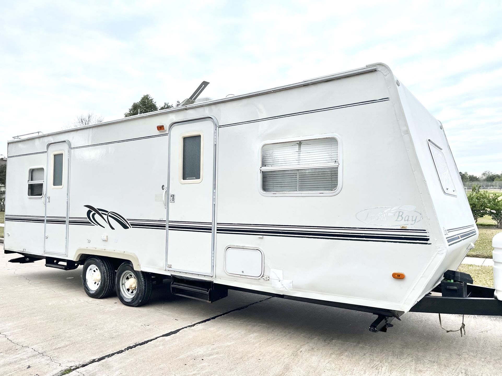 2001 RV vision Trail lite for Sale in Houston, TX - OfferUp
