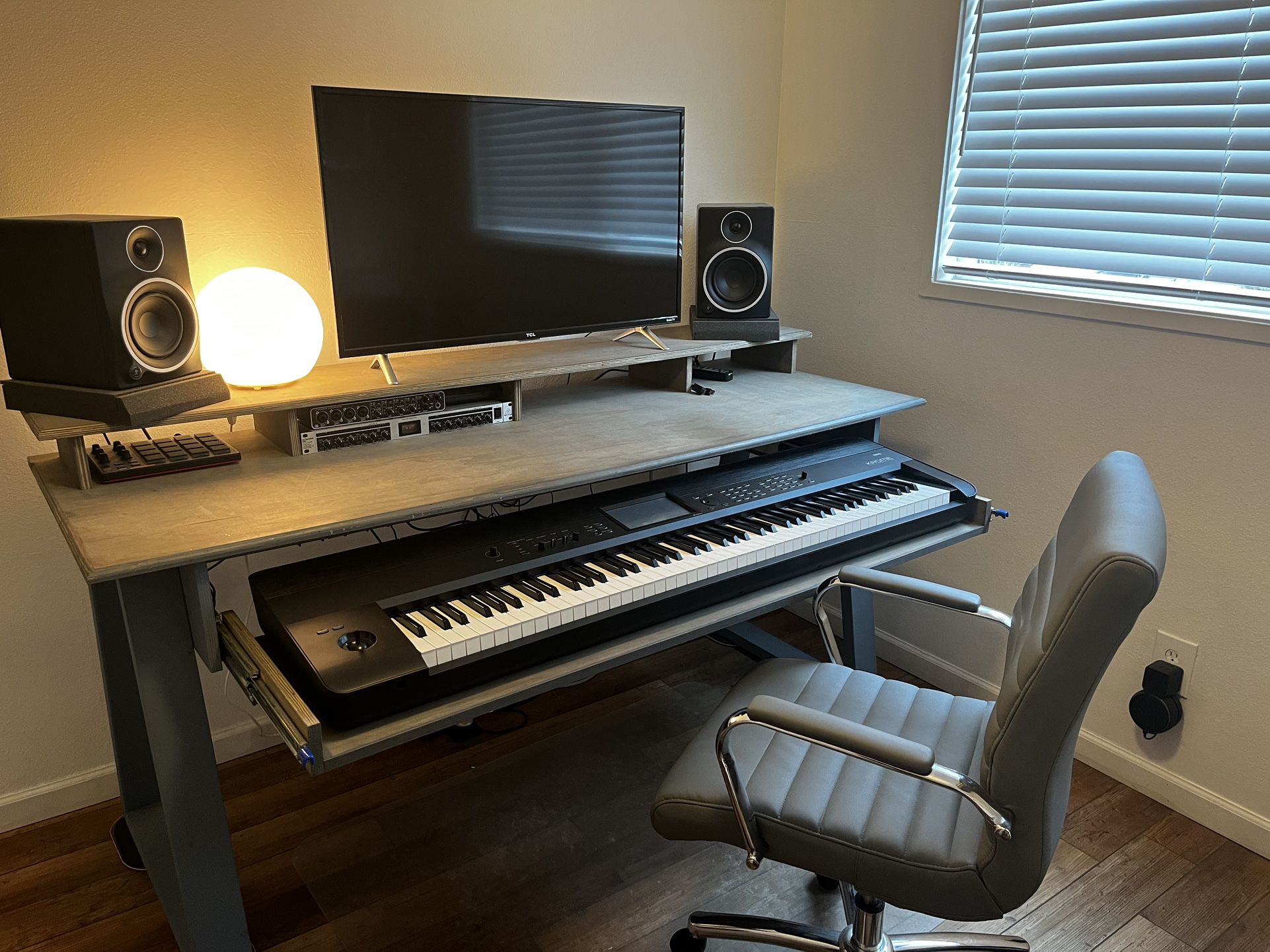 Korg Krome + Custom Studio Desk Bundle