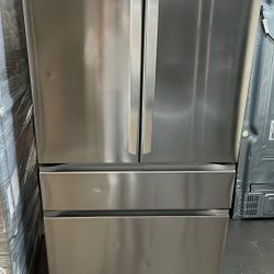 OPEN BOX LG FOUR DOOR STAINLESS STEEL REFRIGERATOR 