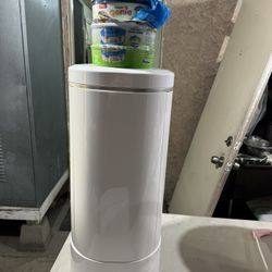 Arm and Hammer Diaper Pail 